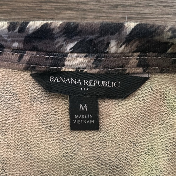 Banana Republic - comfortable pullover shirt - Size Medium - Leopard Print - Picture 5 of 6